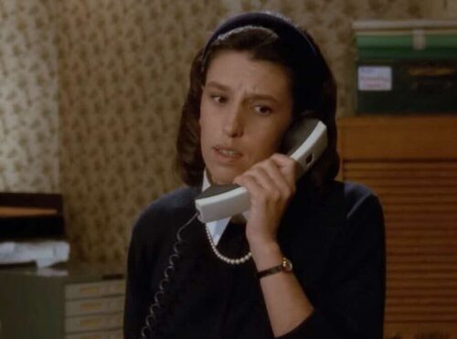 Quel comédien joue le rôle de l’obsédé sexuel au téléphone qu’on ne voit jamais à l’écran dans le film “Le père Noël est une ordure” ? 