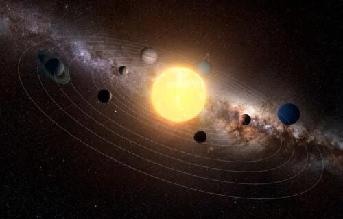 Quel est l'âge estimé du système solaire ? 