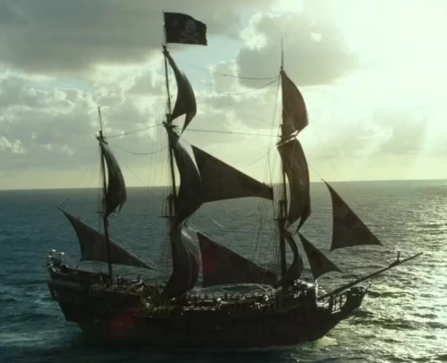 Quel est la spécificité du navire le Black Pearl dans Pirates des Caraïbes ?