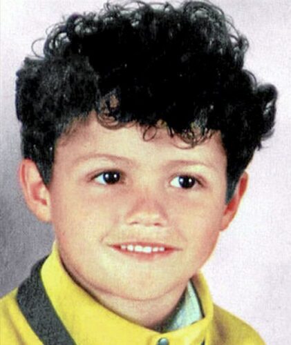 Quelle célébrité n'est encore qu'un enfant sur cette photo ? 