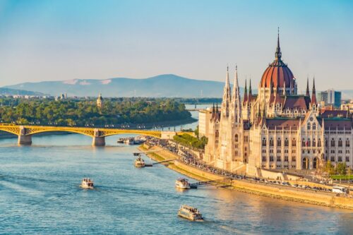 Quel fleuve traverse la ville hongroise de Budapest ? 