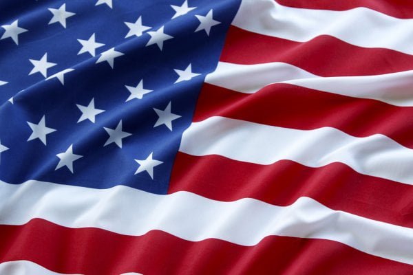 Combien d'étoiles comporte le drapeau américain en 2020 ? 