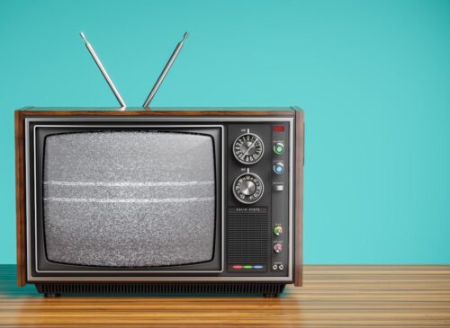En quelle année, la télévision française est-elle passée du noir et blanc à la couleur ? 