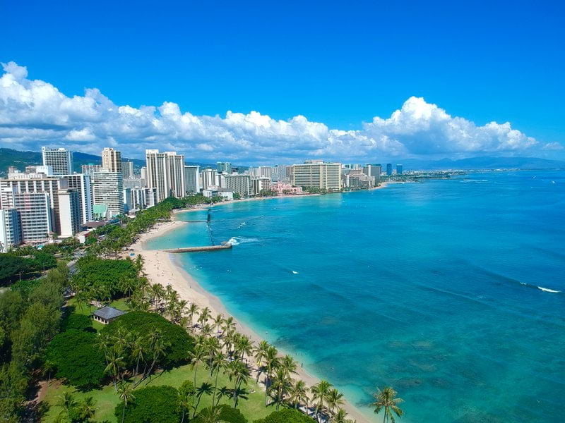 Dans quelle mer ou océan se situe l’État américain d'Hawaï ? 