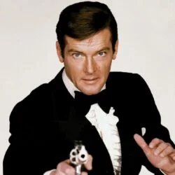 Roger Moore - Quel acteur a incarné James Bond le plus de fois au cinéma dans des films "officiels" de la saga ?
