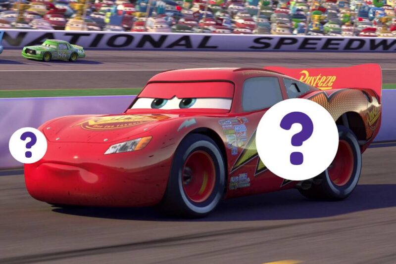 Quel numéro est écrit sur la carrosserie de Flash McQueen dans Cars ?