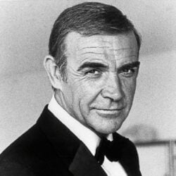 Sean Connery - Quel acteur a incarné James Bond le plus de fois au cinéma dans des films "officiels" de la saga ?