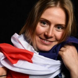 Tessa Worley - Quel membre de l’équipe Olympique a été désigné naturellement comme porte-drapeau pour la cérémonie de clôture des Jeux Olympiques ?